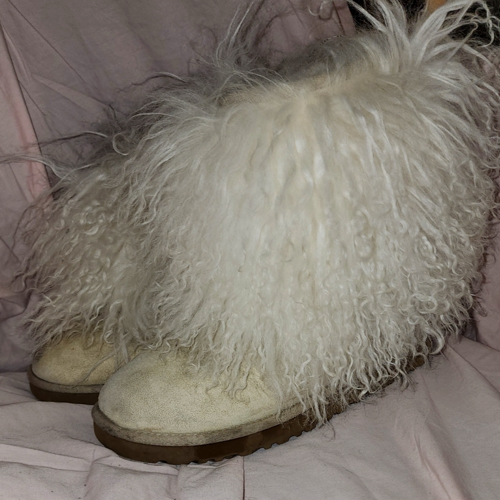 UGG Short Boot Cream Sheepskin Cuff